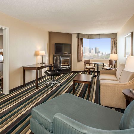 Best Western Plus Winnipeg Airport Hotel Buitenkant foto