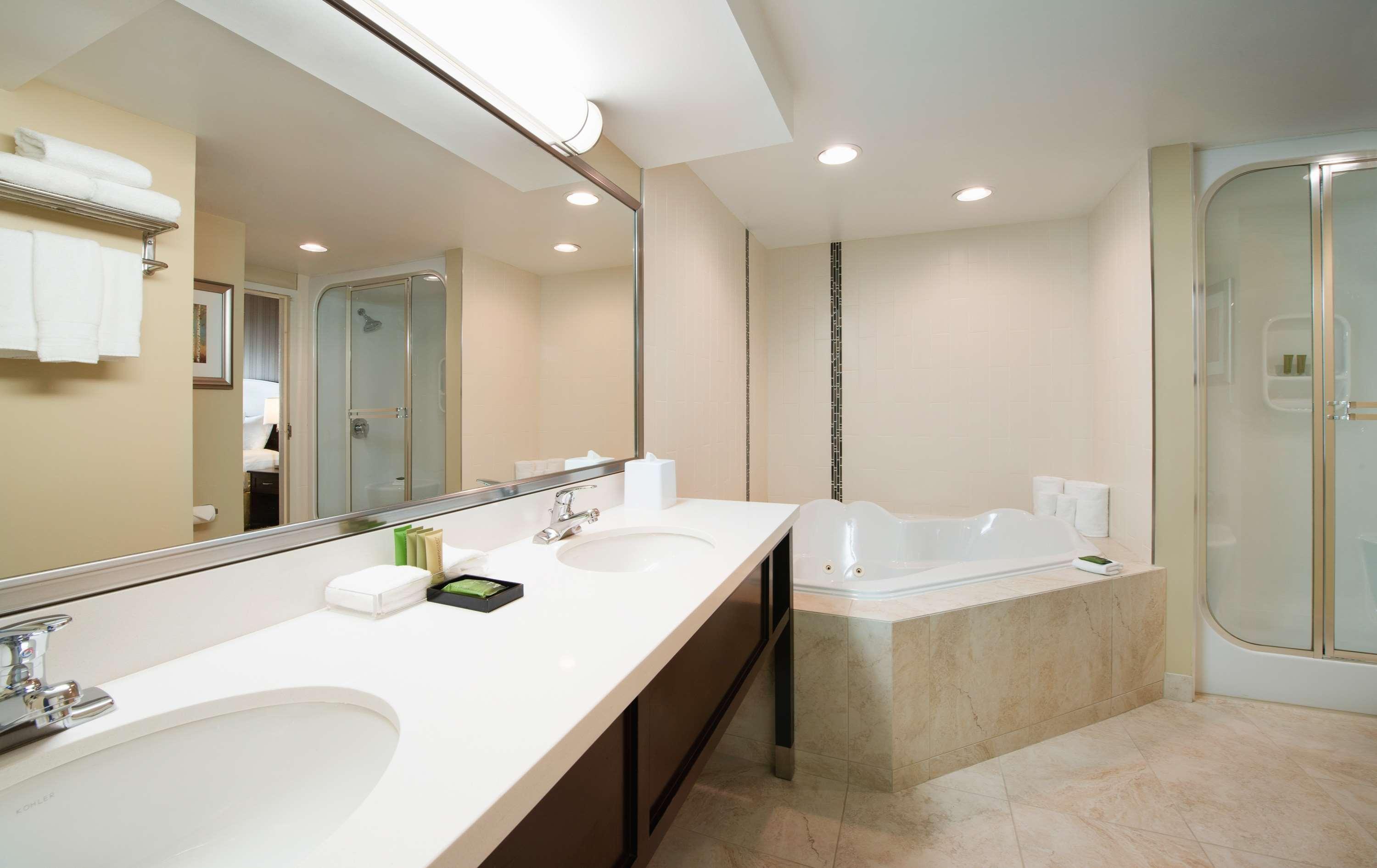 Best Western Plus Winnipeg Airport Hotel Buitenkant foto