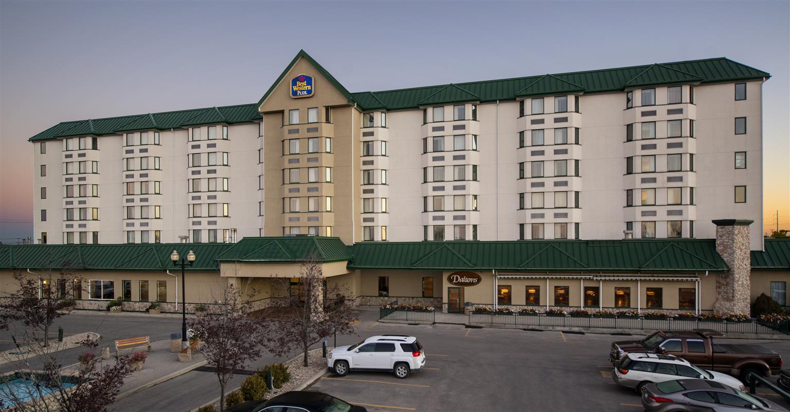 Best Western Plus Winnipeg Airport Hotel Buitenkant foto