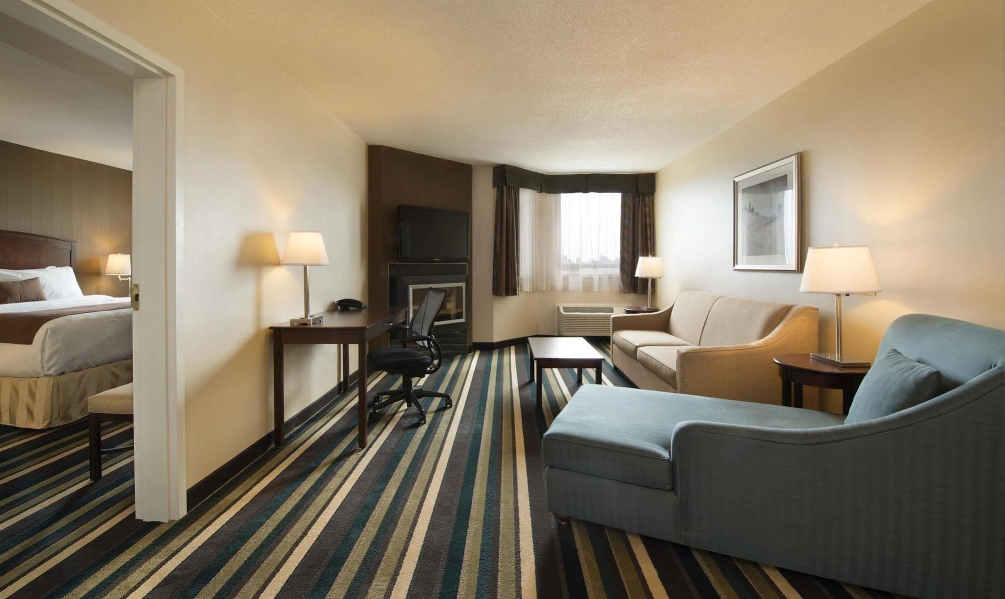 Best Western Plus Winnipeg Airport Hotel Buitenkant foto